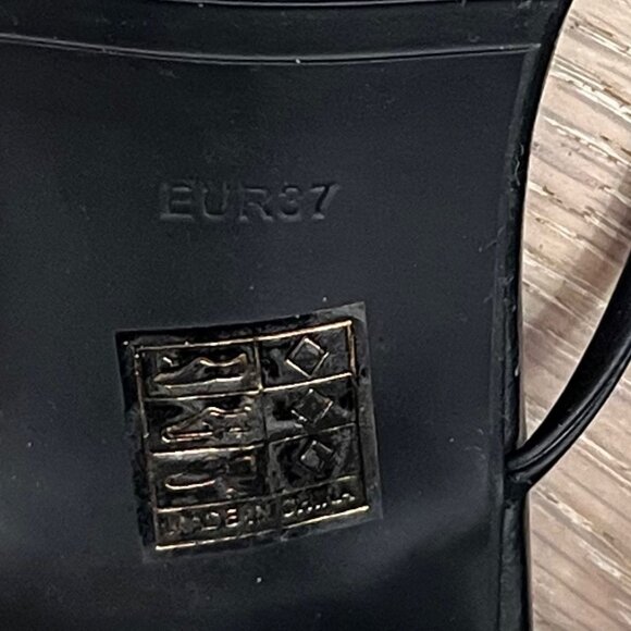 She & In Square-Toed Sandals - Picture 4 of 4